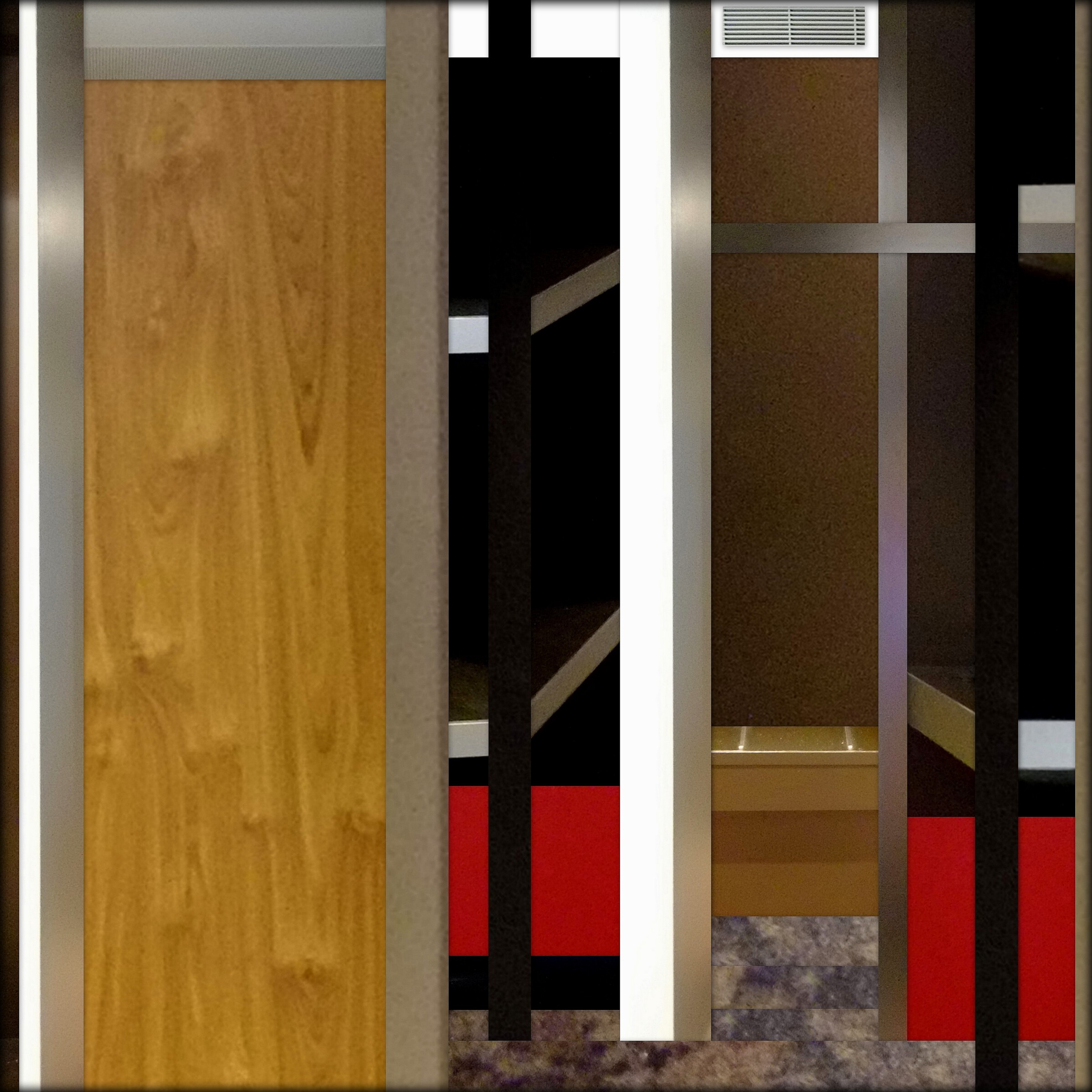 ABSTRAKTE NACHBILDUNG - Eingang und Garderobe - Zimmer 530 Mercure Montmartre - Paris # 2025.01 - © Diana Hommel